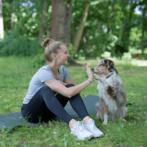 Yoga mit Hund in Leipzig